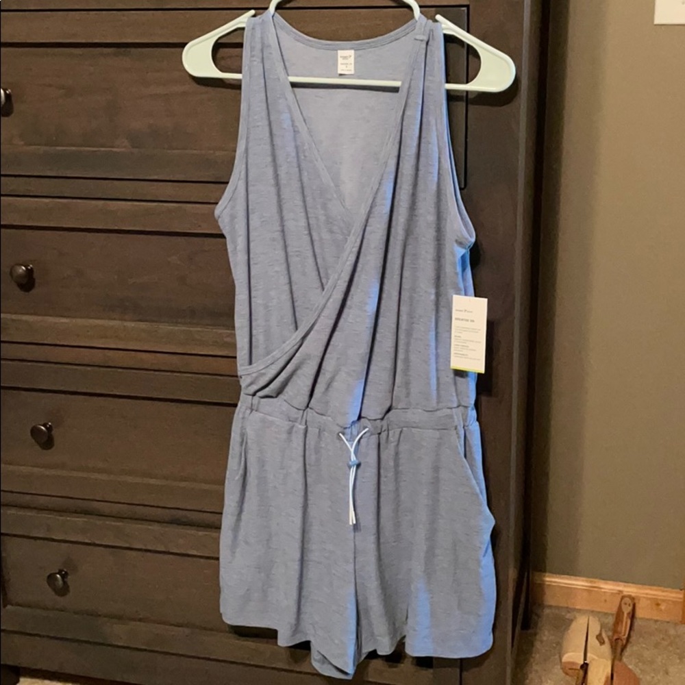 Old navy breathe on cross front v-neck romper